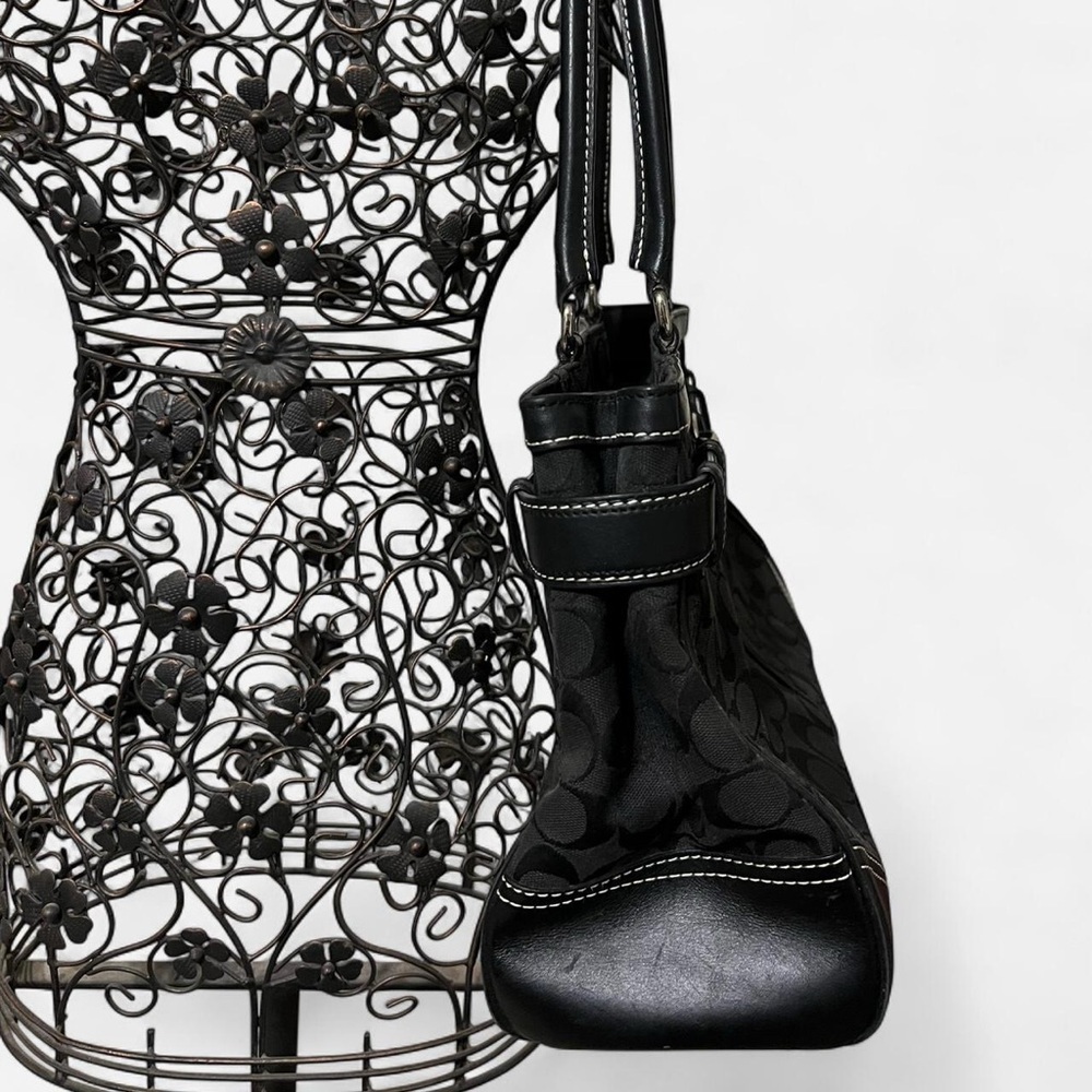 Coach - Picture 7 of 10